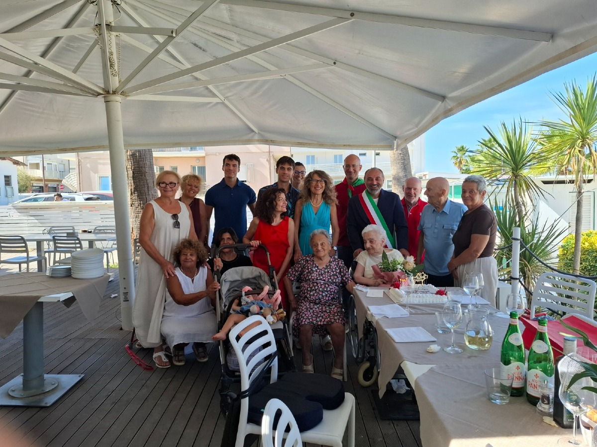 Claudia Frisoni compie 100 anni, una vita nel cuore di Torre Pedrera - 