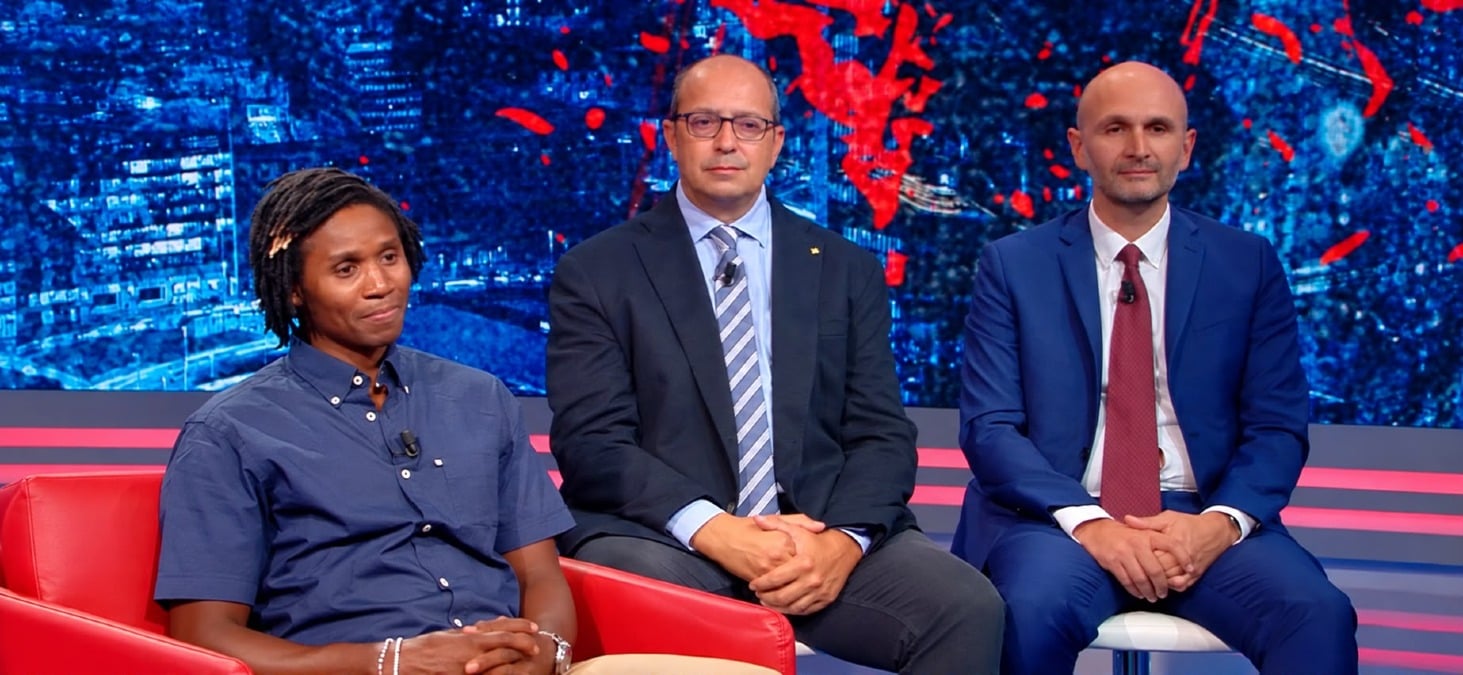 Dassilva rompe il silenzio. «Manuela mi ha incastrato per coprire qualcuno» - Louis Dassilva con gli avvocati Riario Fabbri e Andrea Guidi negli studi di Ore14