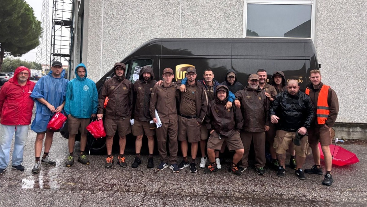 Consegne Veloci, lavoratori in sciopero a Cattolica  - I dipendenti d Consegne Veloci 