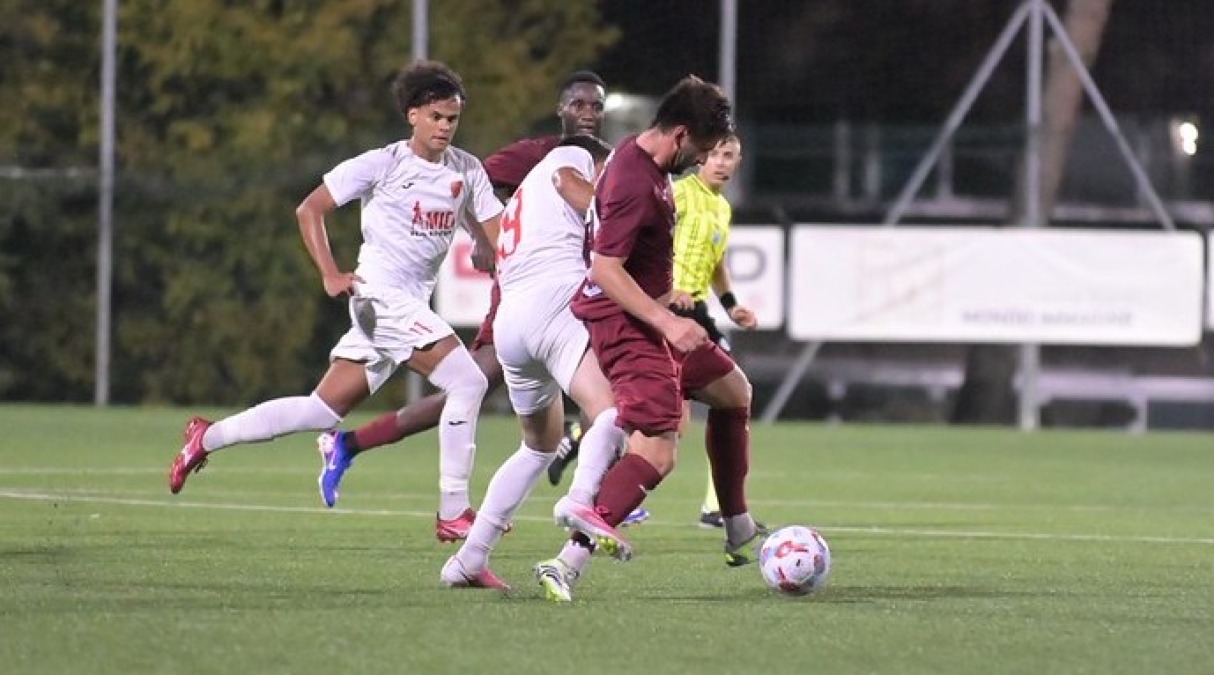 Calcio, Vandi (Libertas): 'Rammarico per il 2-0 di Coppa. Con la Virtus il riscatto' - Paolo Vandi in azione