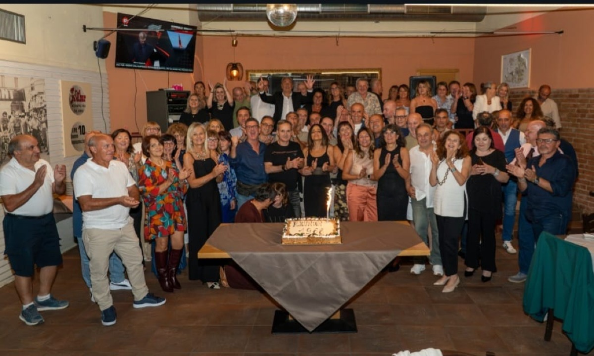 Classe 1966 in festa a Novafeltria: grande successo per la reunion al Jolly La Matta - 