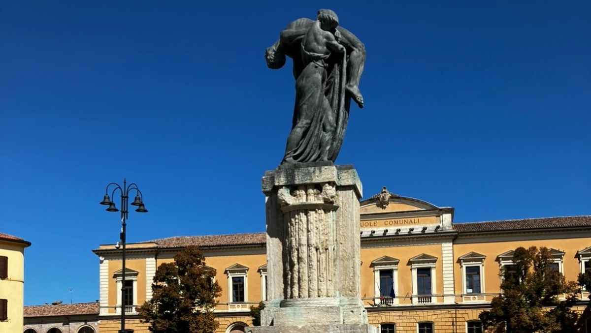 Santarcangelo, via libera al restauro del monumento ai Caduti di piazza Ganganelli - Monumento ai caduti di Santarcangelo, piazza Ganganelli