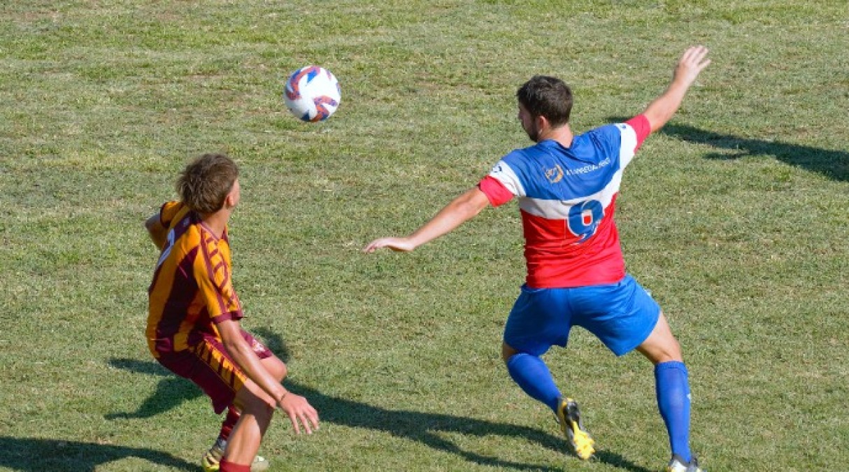 Calcio Promozione, il Gabicce Gradara sconfitto 2-1 a Mondolfo - L'attaccante Vegliò in azione