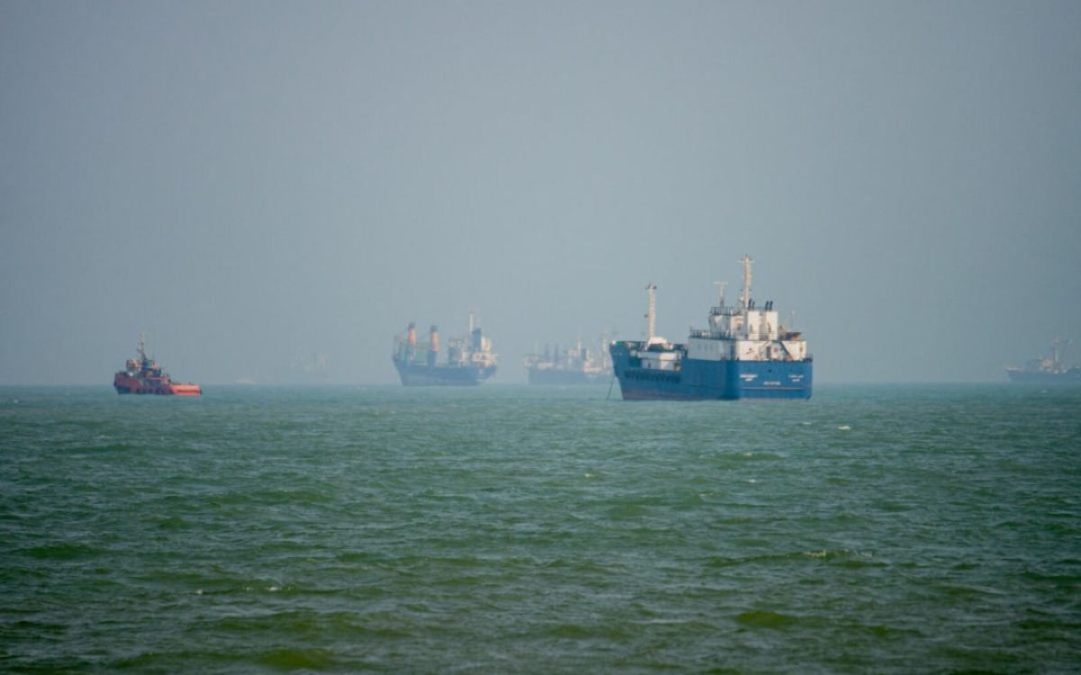 Nave mercantile iraniana colpita nello Stretto di Hormuz: un morto e tre feriti - 