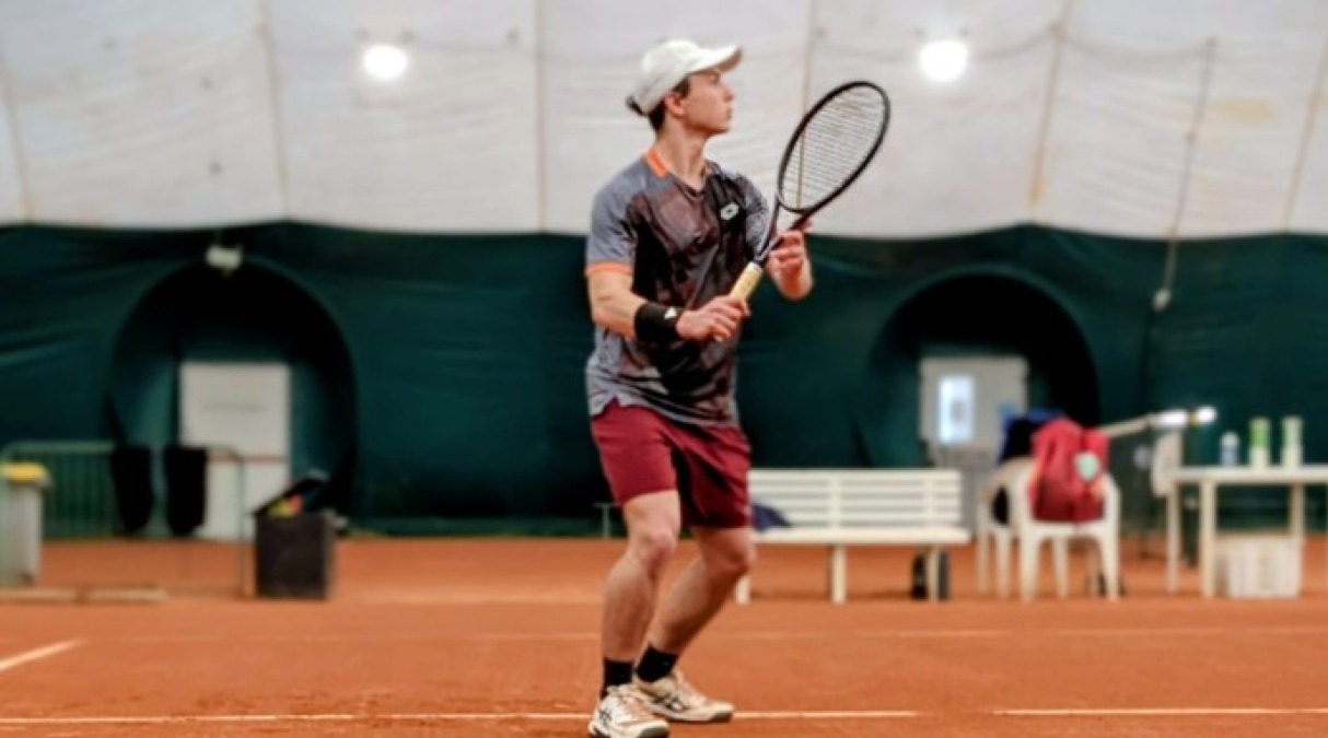 Avanza il torneo Open del Circolo Tennis Meldola - Rocco Albini in azione