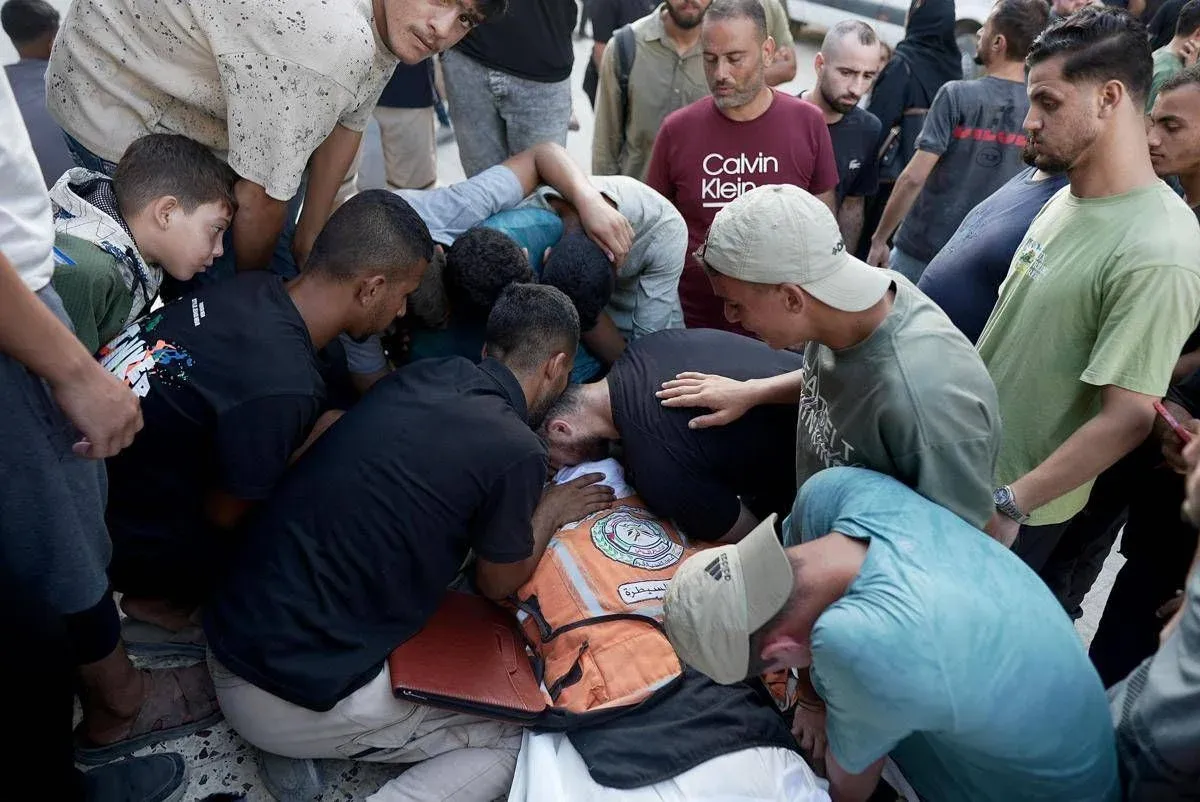 Gaza, crolla un edificio: vittime e dispersi - 