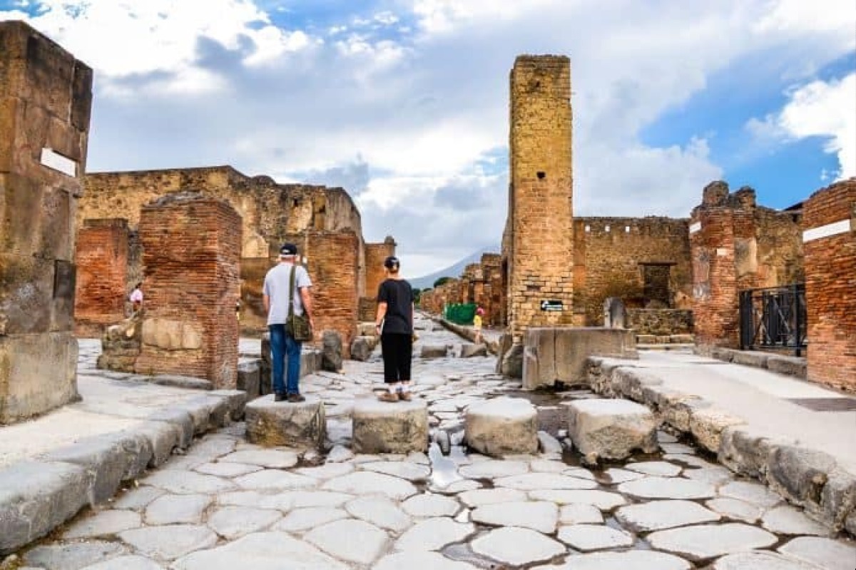 Pompei, custode arrestato per violenza sessuale su un 17enne - 