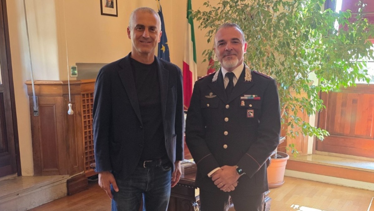 Nuovo comandante per l'Arma riminese: il Colonnello Daniele Credidio ricevuto dal sindaco - Il sindaco Jamil Sadegholvaad e il Colonnello Daniele Credidi