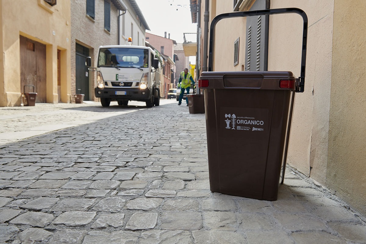 Coriano, al via la distribuzione delle nuove guide Hera per la raccolta dei rifiuti - 