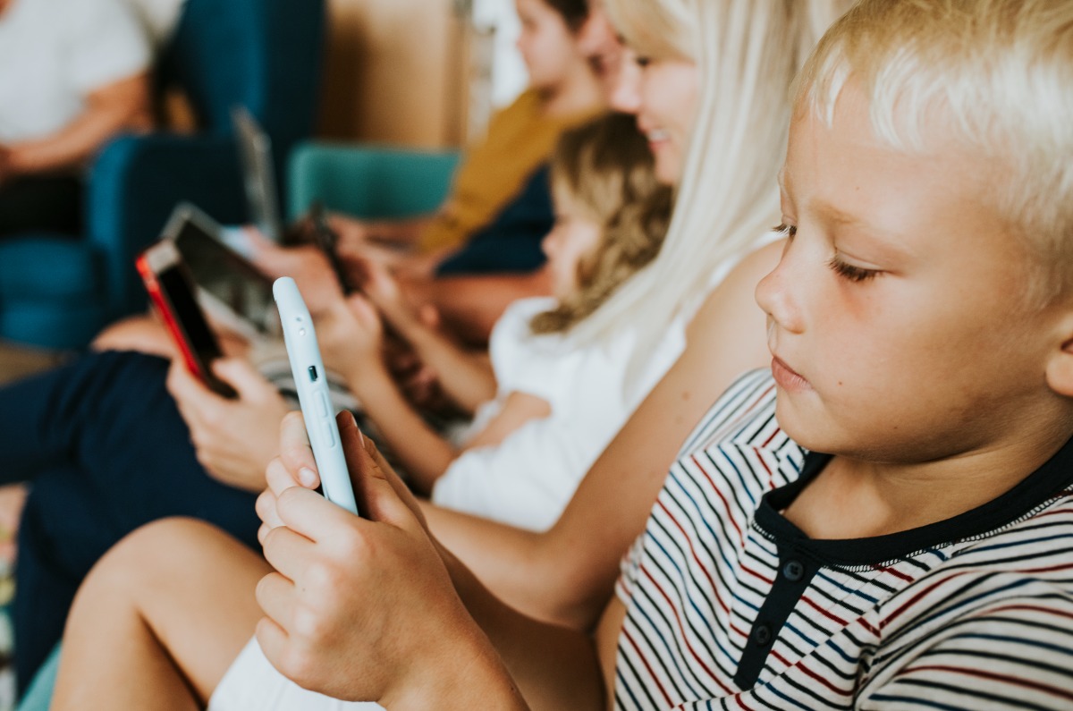 L'Ue stringe le maglie sui social: stop agli under 13, controllo dei genitori fino a 15 anni - 
