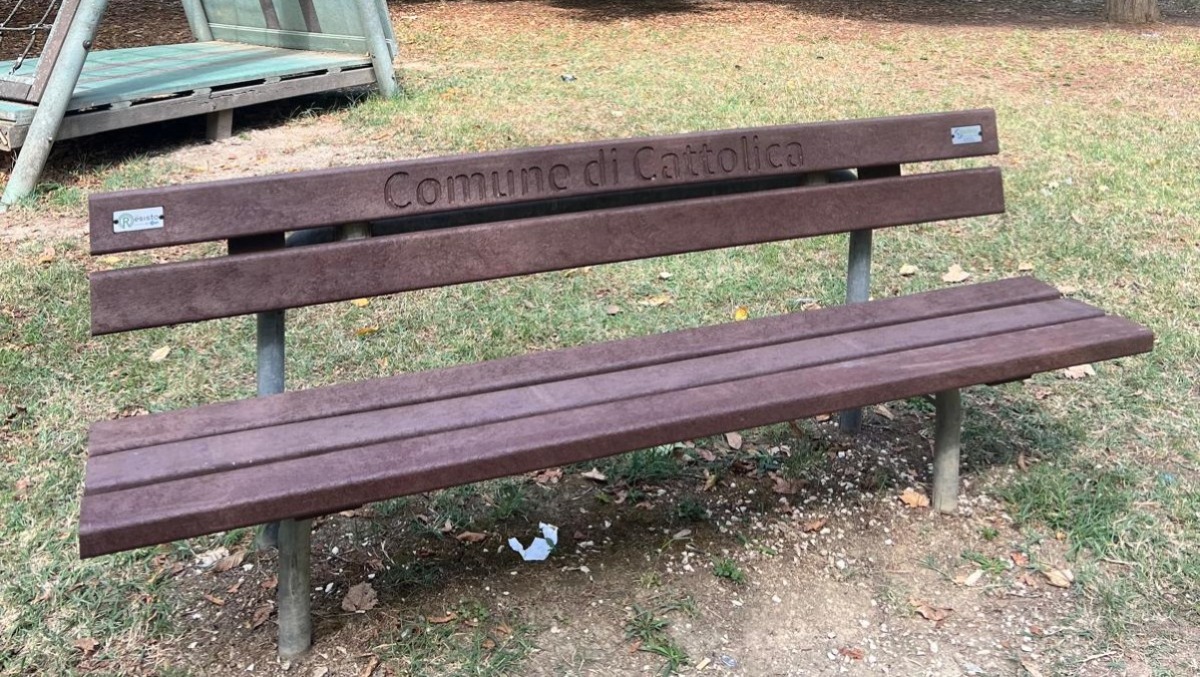 Nuove panchine e nuovi giochi per il Parco della Pace di Cattolica - 