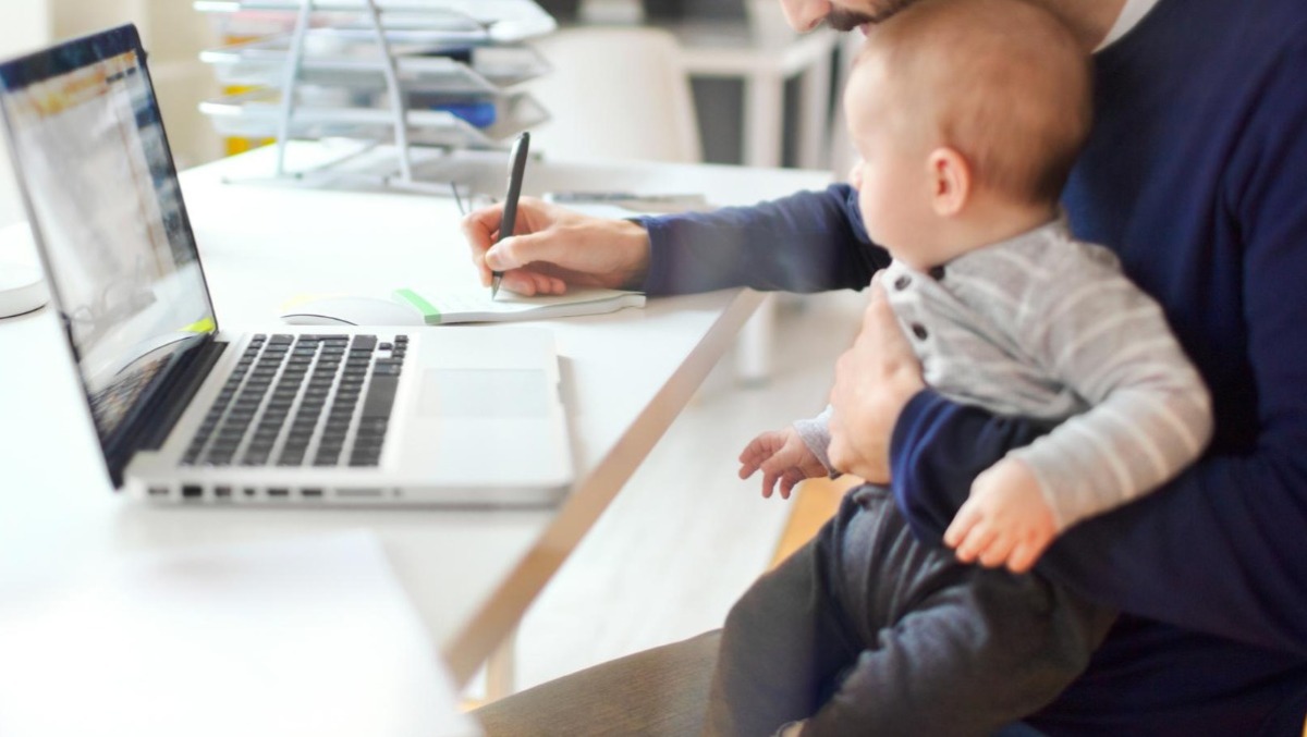 Figli, anziani e lavoro: una rete di 23 servizi per superare gli ostacoli alla ricerca di un'occupazione - 