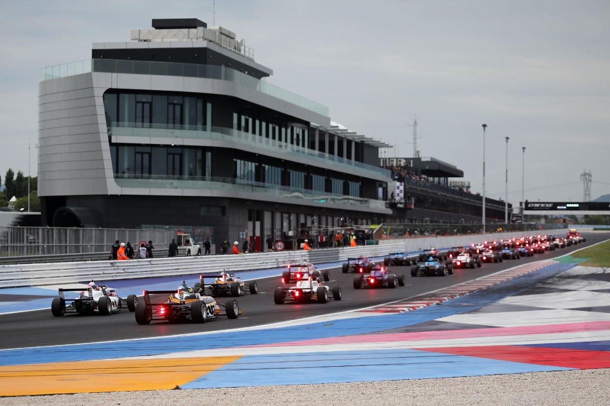 Un weekend a tutto gas a Misano: 12 gare e sei categorie in pista - 