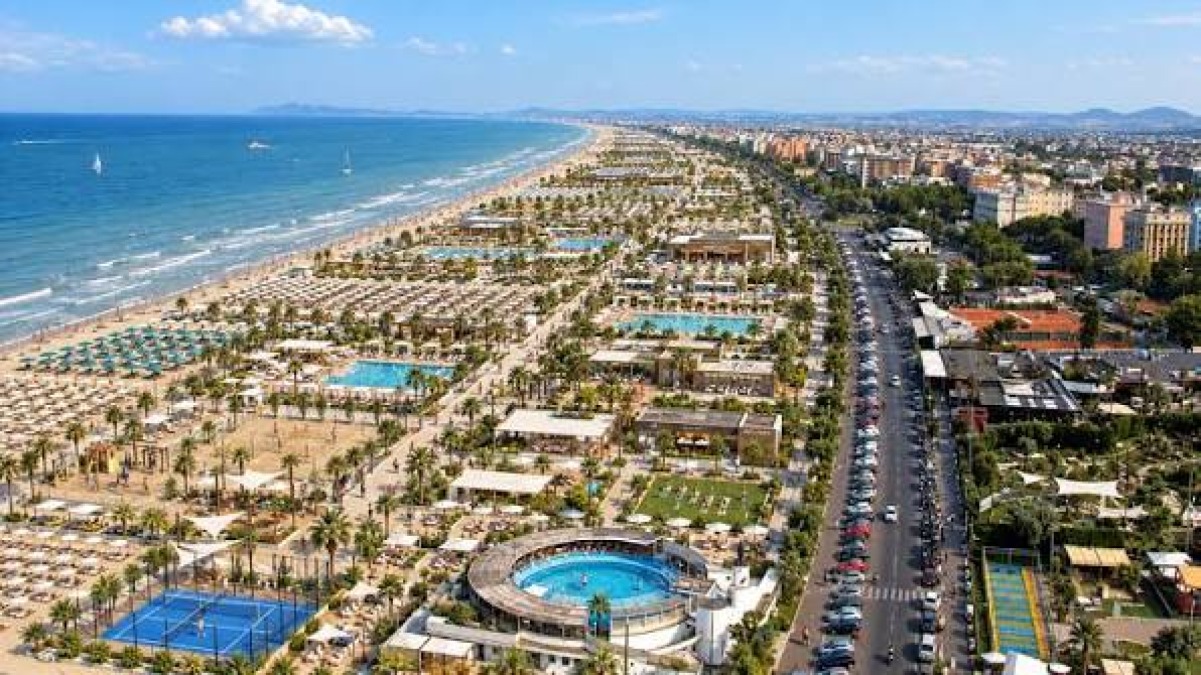 Spiaggia di Rimini, 33 manifestazioni di interesse per i maxi bagni. Quasi tutte arrivano da riminesi