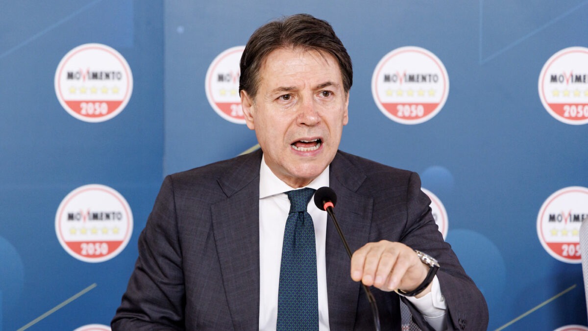 Conte: "No all'economia di guerra". Il M5s gli affida il mandato sul riarmo - 