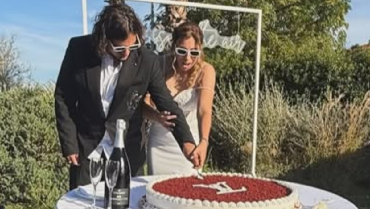 Valerio Braschi ha detto sì a Ludovica: le nozze a Santarcangelo tra pochi intimi  - Gli sposi al taglio della torta 