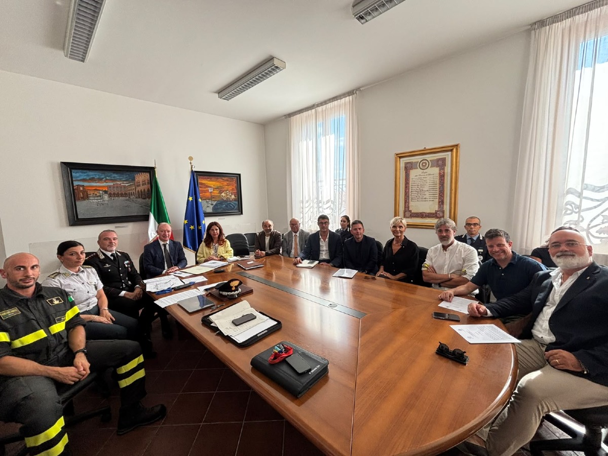 Sicurezza, a Santarcangelo il nuovo Patto porta sei varchi intelligenti e nuove telecamere da ottobre  - La firma del Patto per la Sicurezza 