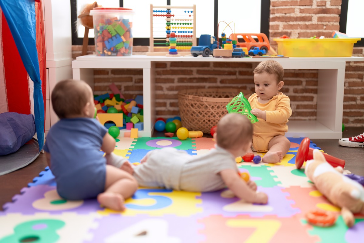 Schiaffi e umiliazioni ai bimbi del nido, sospesa educatrice - Repertorio