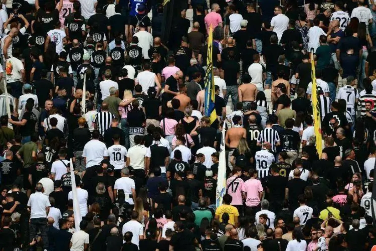 Fischi (e silenzio) sul minuto per Mazzola: Juventus multata di 10mila euro - © Af
