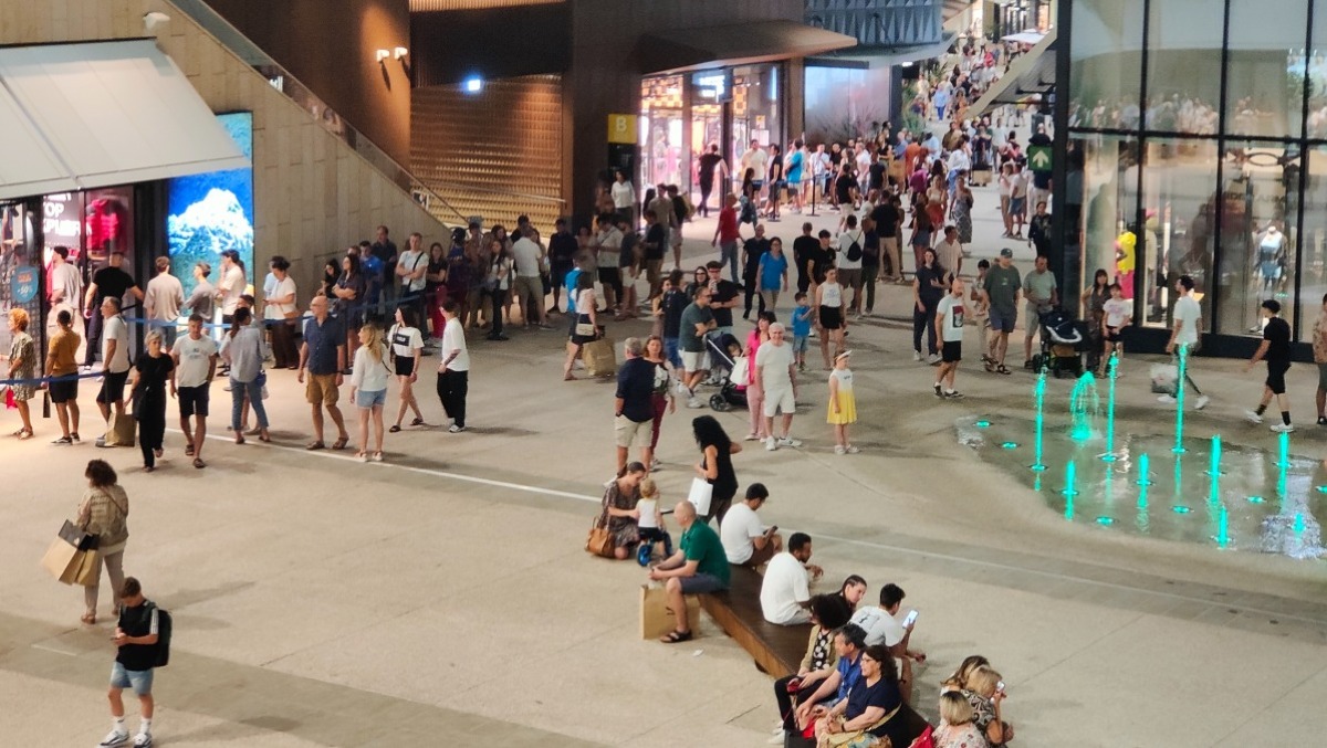 Shopping fino a mezzanotte, sconti al 50% e musica: al San Marino Outlet tornano le Magic Hours - 