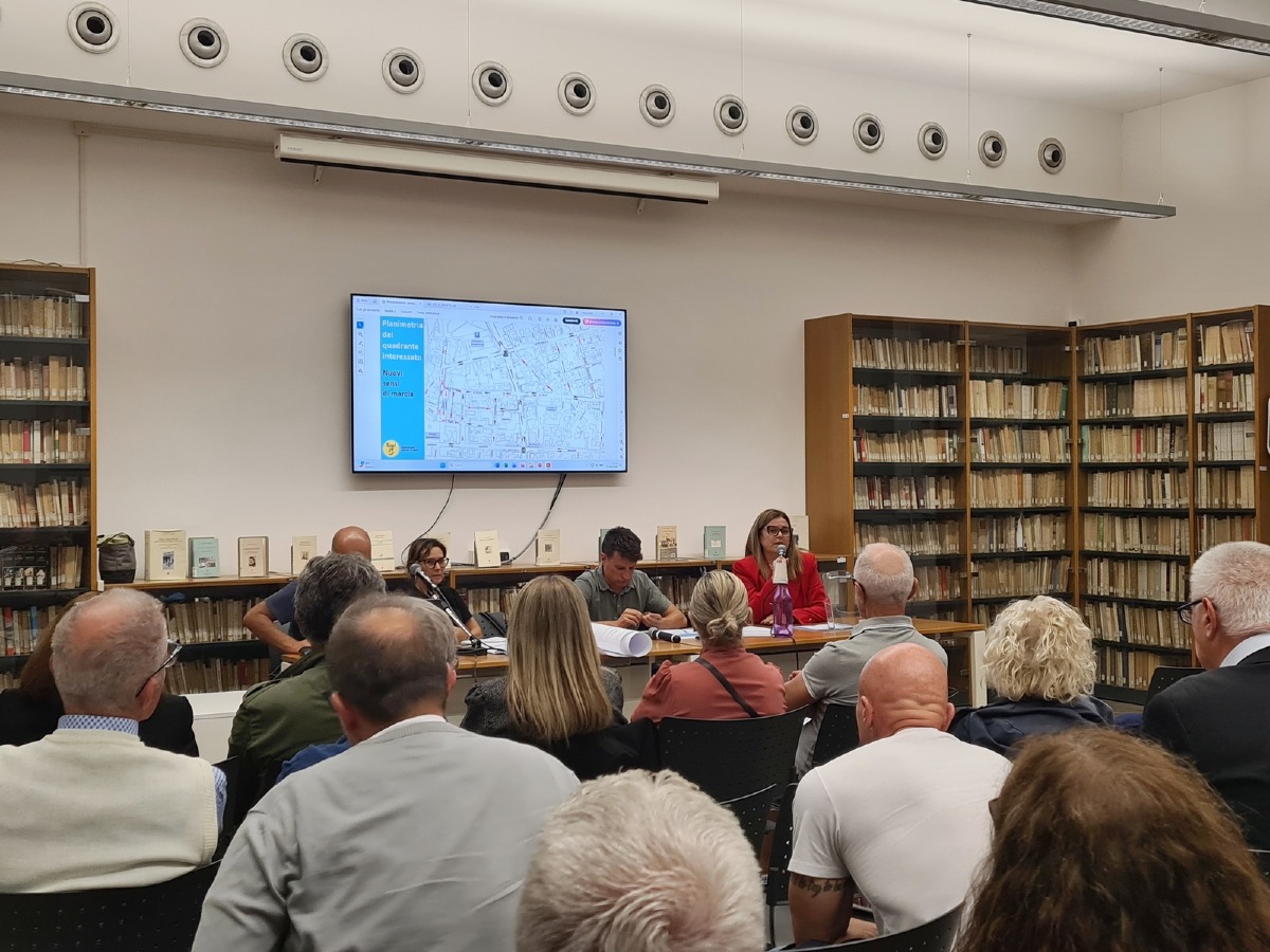 Santarcangelo, la "mappa" delle modifiche alla viabilità in piazza Marini. Ieri l'incontro con i cittadini - 