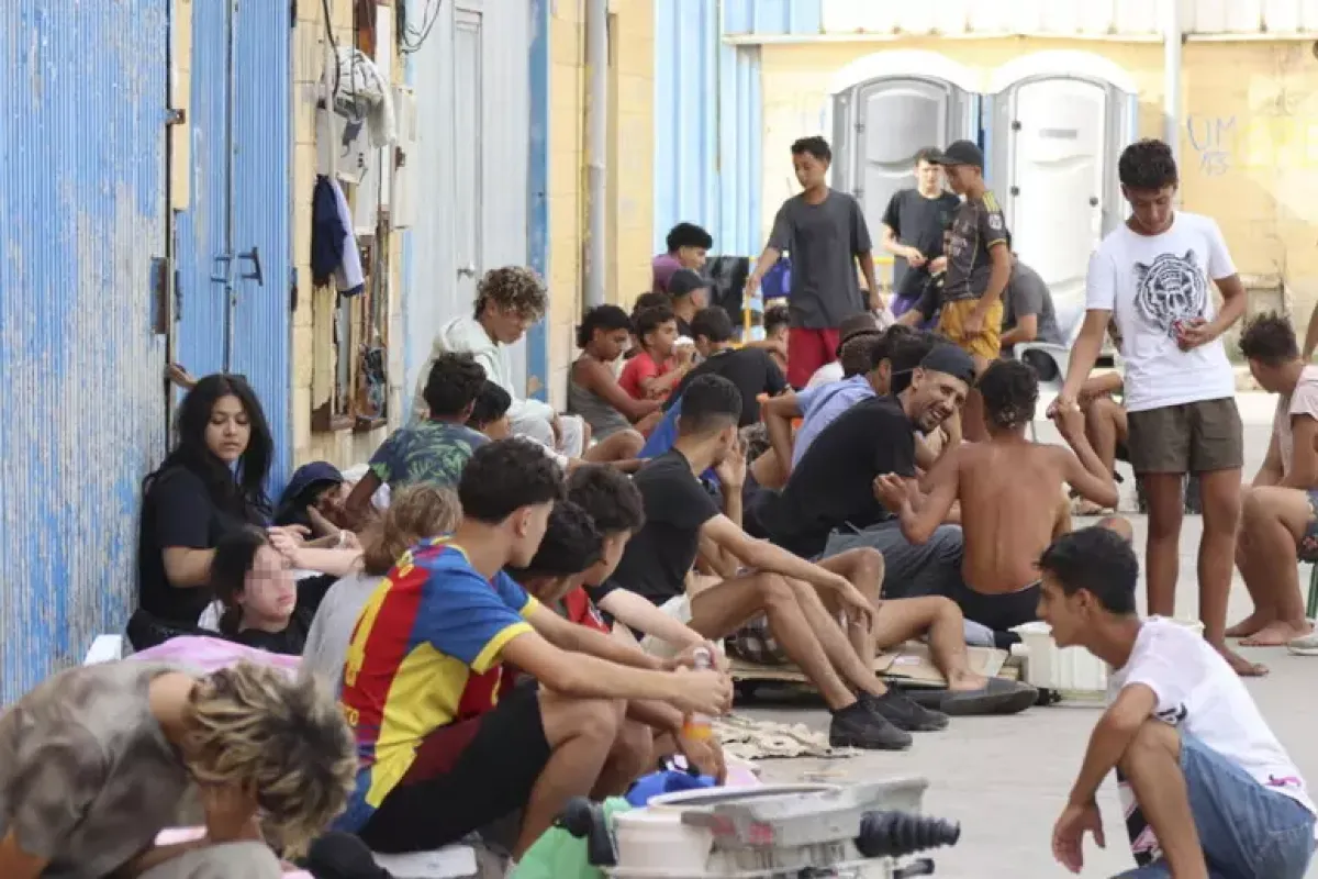 In fuga da Ceuta aggrappato alle ruote del pullman del Valladolid: salvato dalle urla sentite dai calciatori - © Ansa