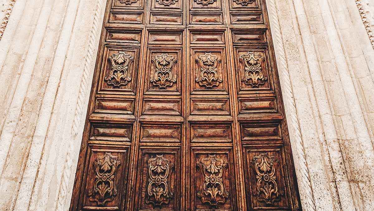 Colpito dal portone della chiesa: risarcito con 5.200 euro - Foto repertorio