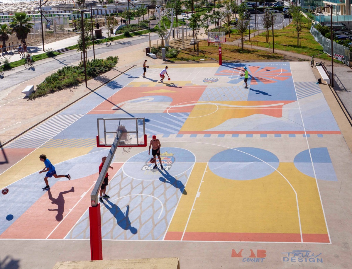Rimini, il campo da basket per una domenica cambia sport e dà spazio al baseball - Rimini Beach Court