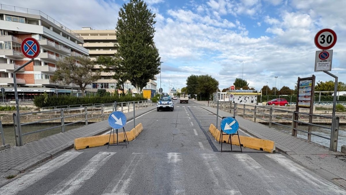 Cattolica, manutenzione al ponte di via Carducci: cambia la viabilità per i mezzi pesanti - Ponte di via Carducci a Cattolica