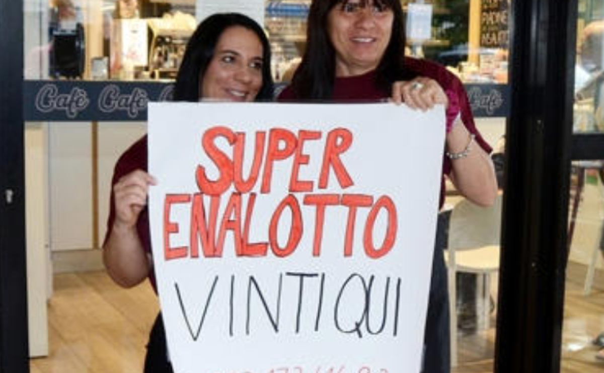 Vince 223 milioni al SuperEnalotto, la moglie separata: "Metà dei soldi spettano a me" - 