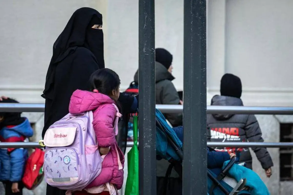 Attesa per il decreto al Colle, cambia la norma sul burqa. Proteste in alcune scuole - 