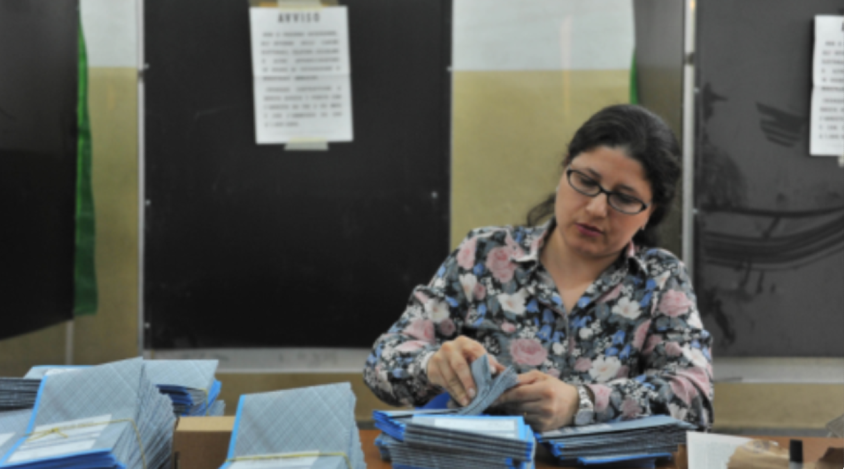 Oggi il voto in Calabria, bufera su Vannacci per foto fake - 