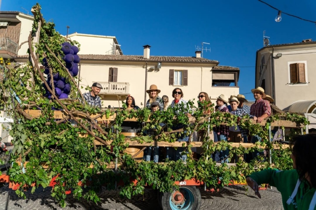  Novafeltria, chiusa l'8ª Festa della Vendemmia: tanta gente da Valmarecchia e dalla costa - 
