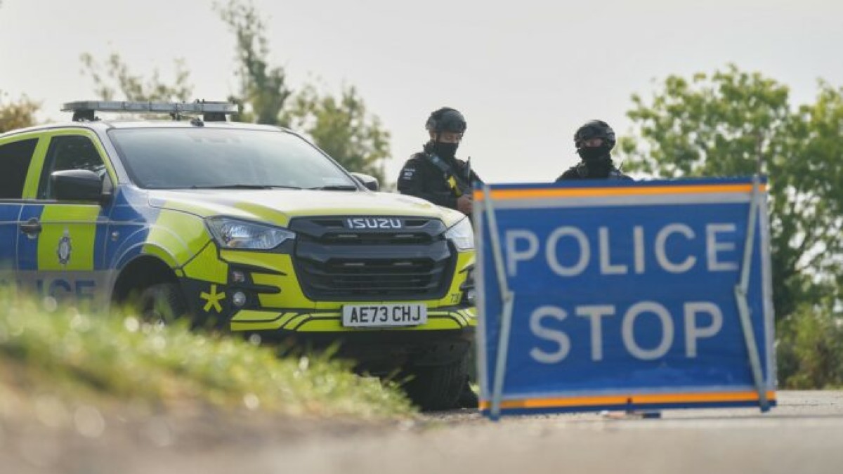 Cinque arresti nel Regno Unito per un attacco sventato vicino alla base Raf di Fairford - 