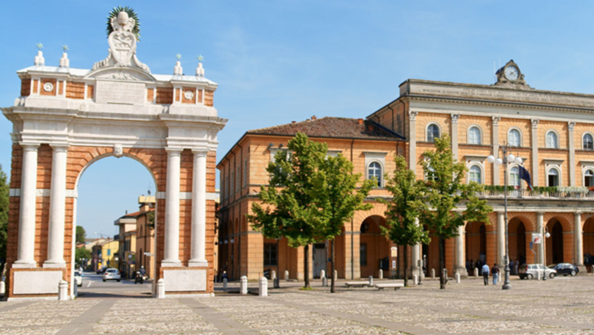 Santarcangelo, torna il Cantiere Poetico: una settimana tra parole, arte e musica - Piazza Ganganelli 
