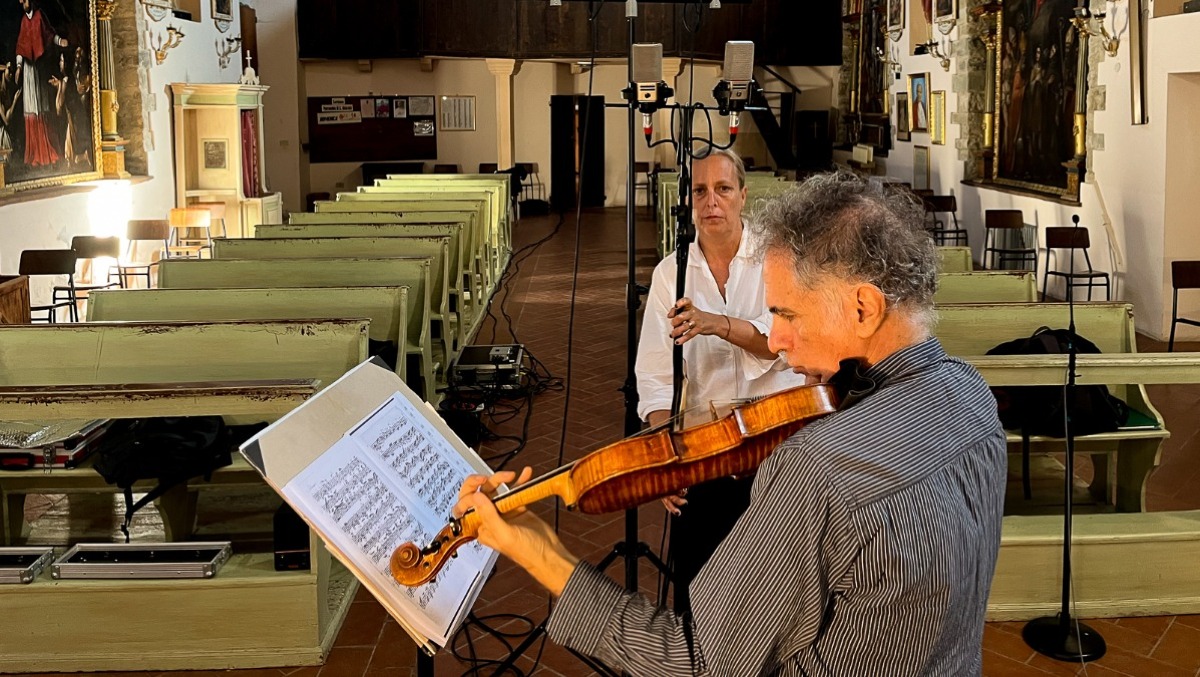 La magia della Chiesa di Sartiano: diventa "studio di registrazione" di un disco musicale - PH Alexandre Causin