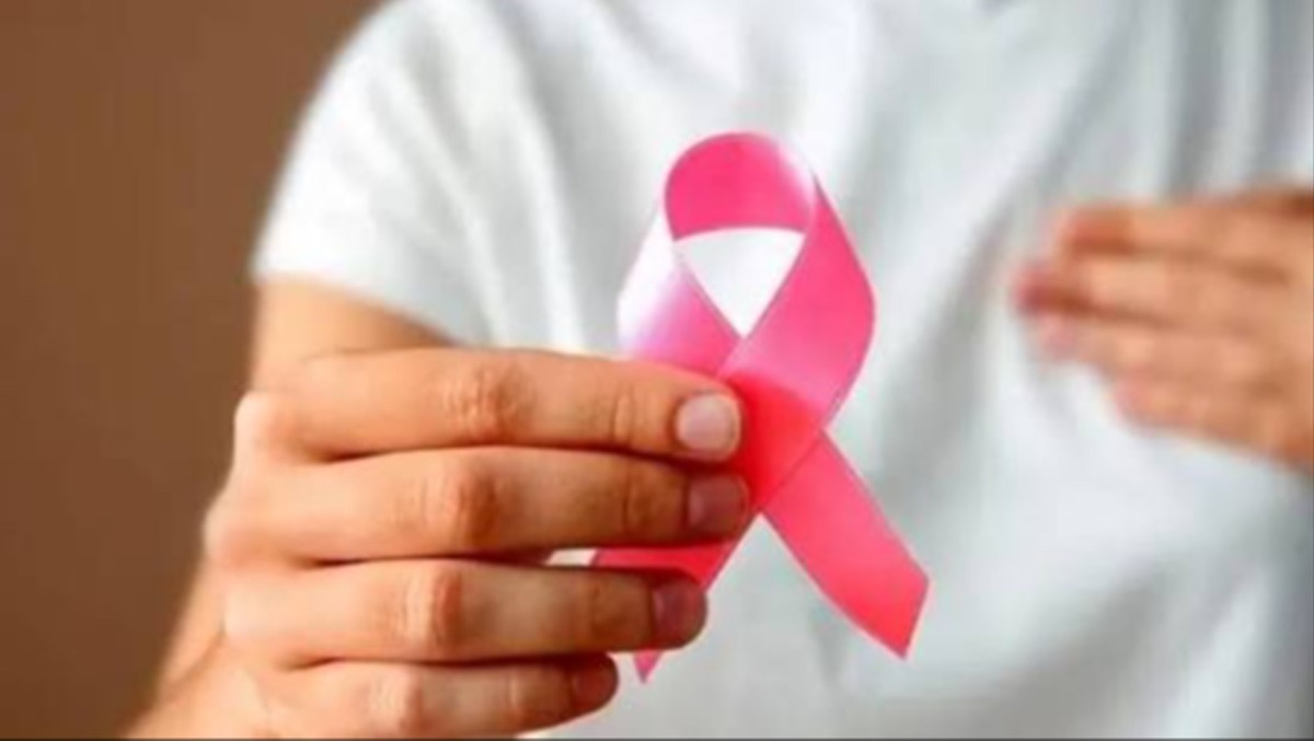 Riccione si illumina di rosa: il Palazzo del Turismo per la ricerca sul tumore al seno  - La Campagna Airc