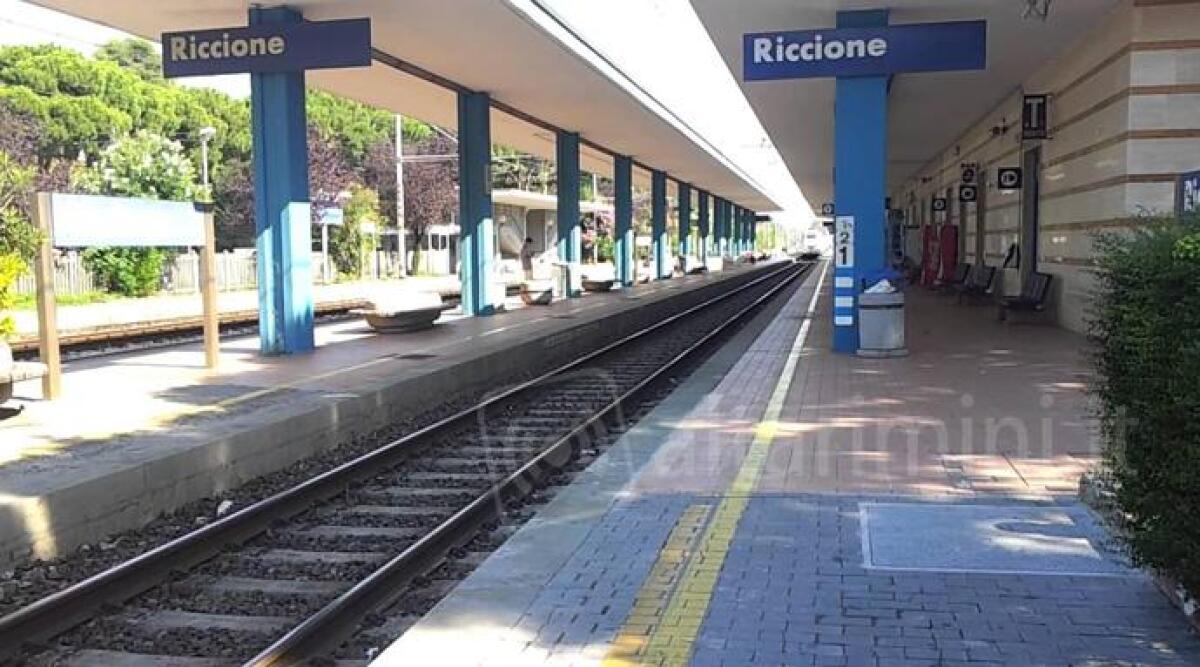 Ripresa circolazione dei treni, dopo investimento mortale tra Riccione e Cattolica - 