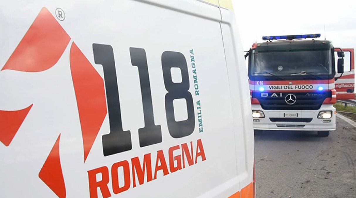 Incendio sotto il ponte Ausa, uomo estratto semicosciente e portato in ospedale - Repertorio