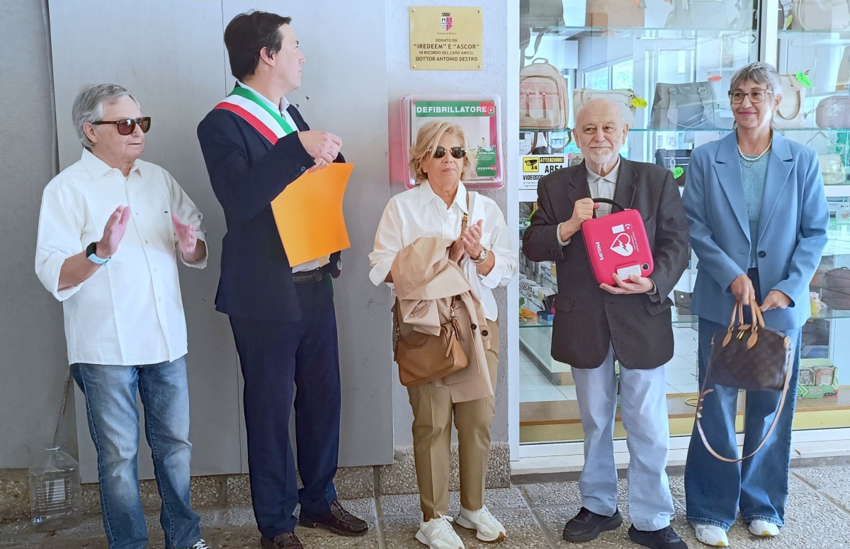 Rimini, un nuovo defibrillatore in via Marzabotto nel ricordo del dottor Antonio Destro - 