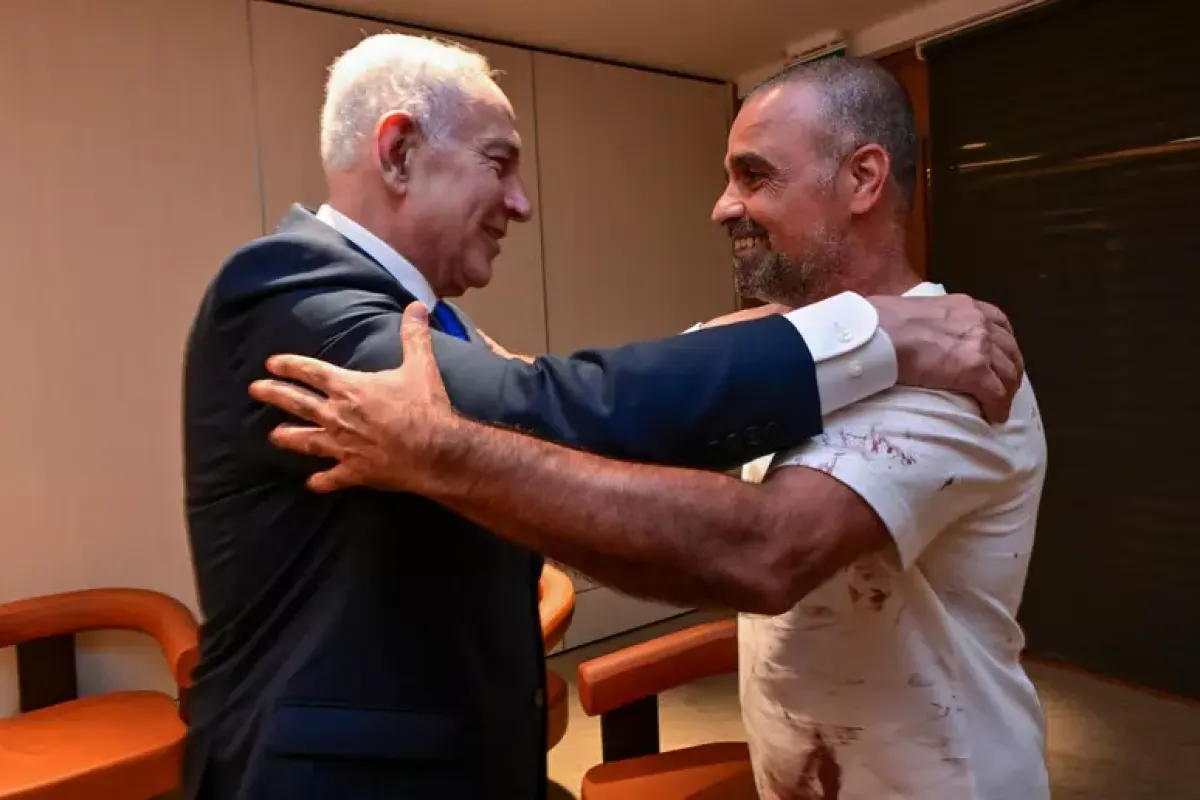 Il pilota di Flydubay: 'Aperto la cabina mentre ero a terra' - Il primo ministro Benjamin Netanyahu incontra i passeggeri del volo FlyDubai