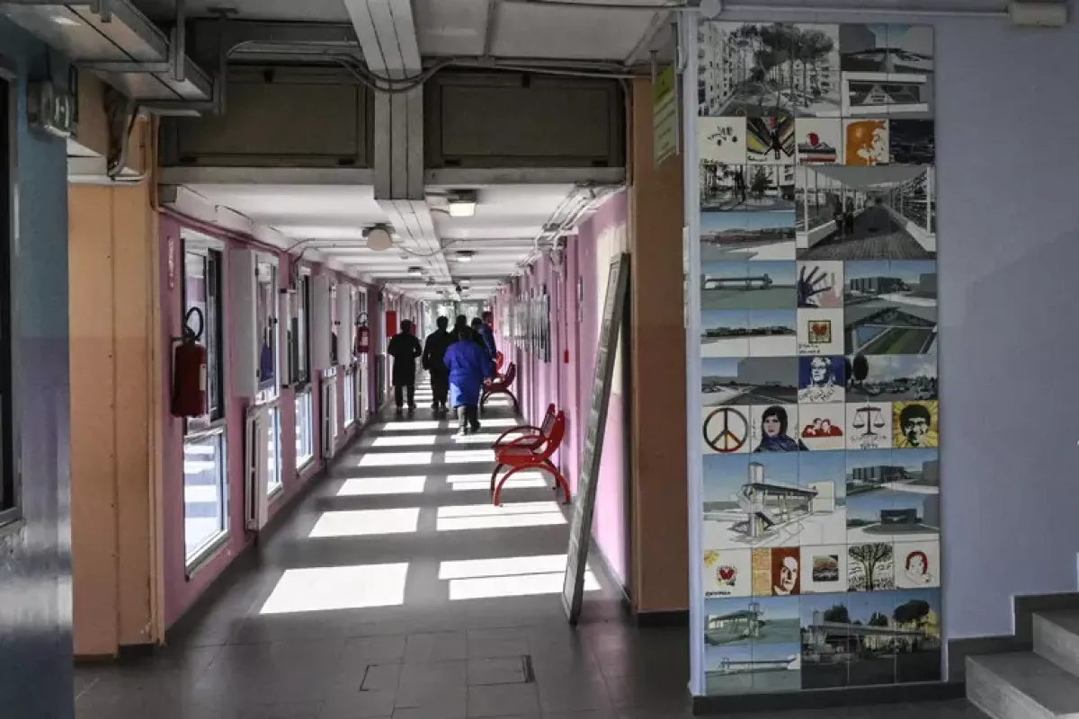 "Ci sarà una strage, 89 morti", metal detector al liceo: caccia all’autore delle minacce - © Ansa