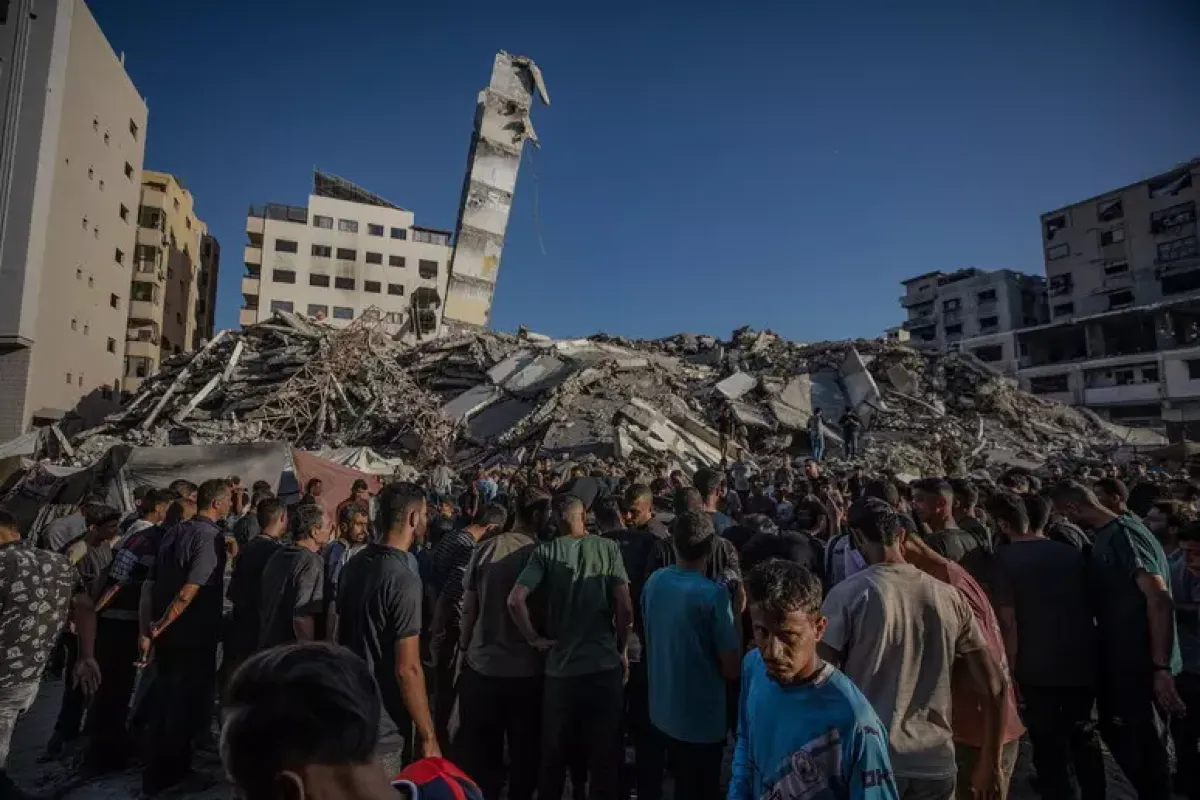 Gaza City, raid israeliano su un condominio: almeno cinque morti, quattro sono donne - Danni dopo un raid israeliano a Gaza City. Immagine d 'archivio © Ansa/Epa