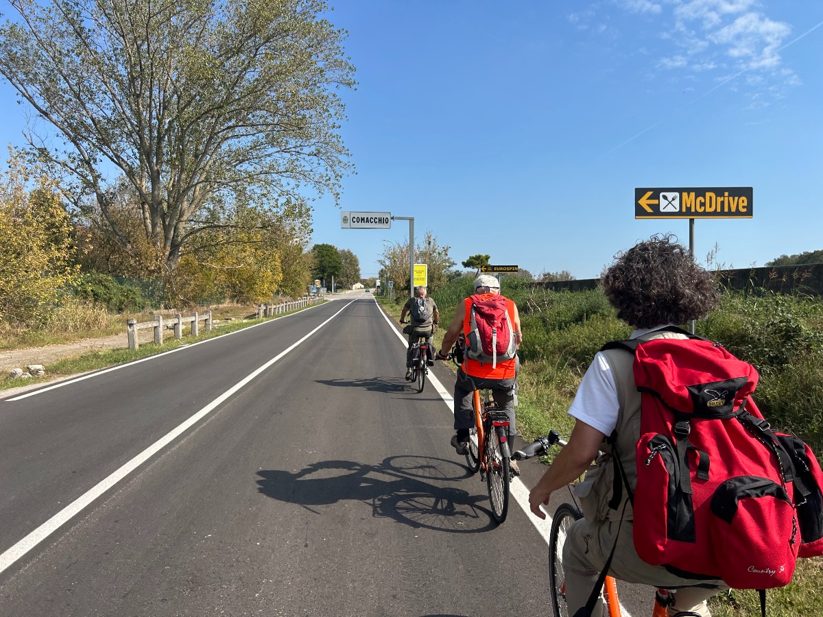 Tre giorni in bici nel Ferrarese tra storia, natura, sapori e incontri dalla Romagna - 