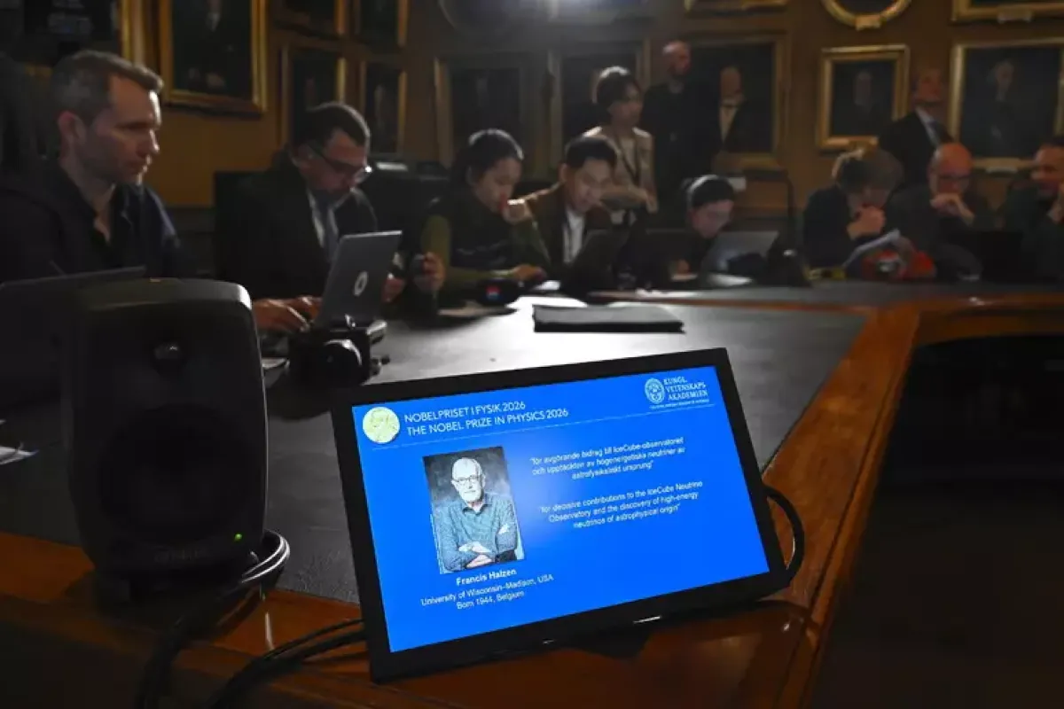 Nobel per la Fisica a Francis Halzen, il "cacciatore" di neutrini cosmici - © Ansa