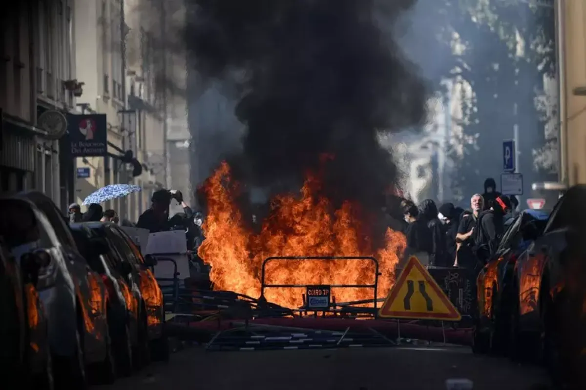 Francia, terza giornata di mobilitazione studentesca: tensioni a Lione, Marsiglia e Strasburgo - 