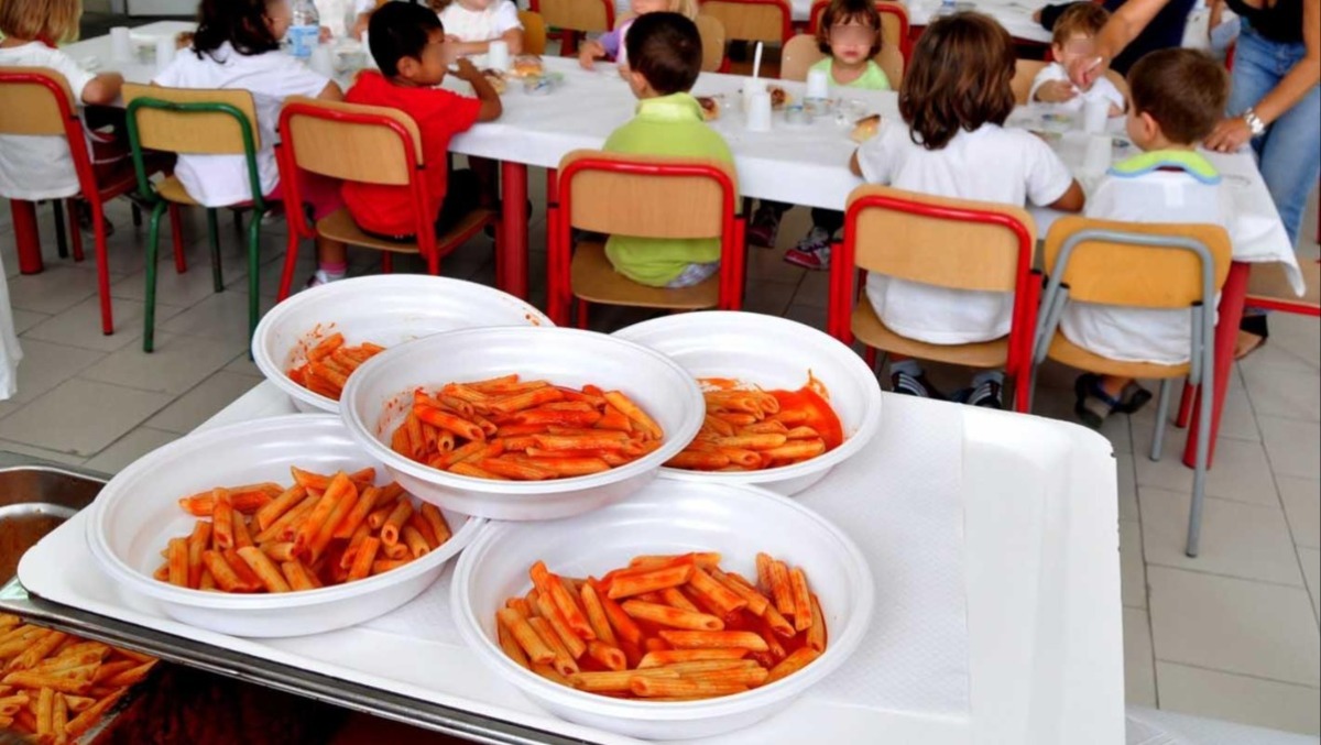 Rimini, boom della mensa scolastica: oltre 90mila pasti in più dal 2024 - La mensa scolastica