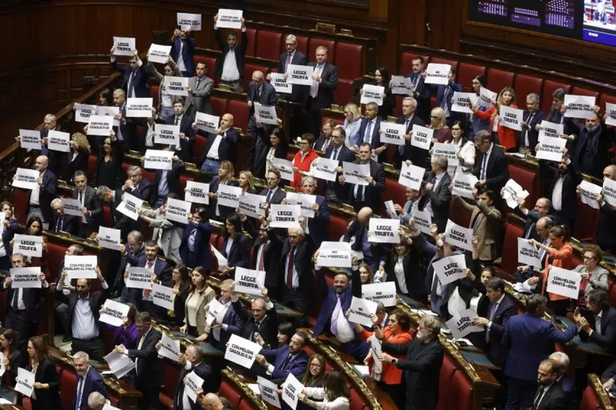 Passa la legge elettorale. Meloni: 'Il centrodestra unito' ok alla Camera 227 si - 