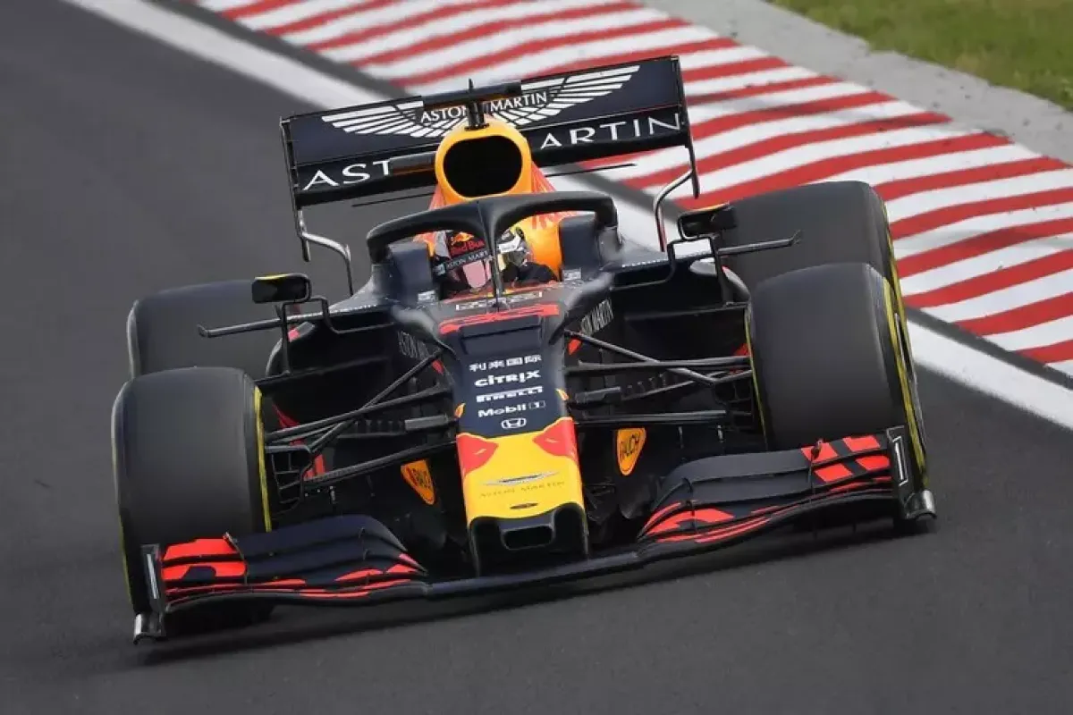 F1, a Singapore pole di Verstappen: ma la Ferrari c'è, Leclerc 2° e Hamilton terzo - Max Verstappen PH ANSA/EPA