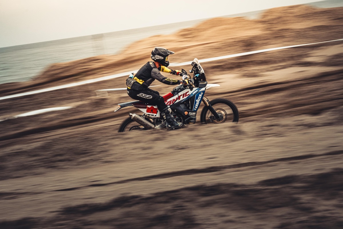 Malle Mutór, gran finale sulla spiaggia di Rimini con lo spettacolo del motocross - PH Panic media house